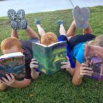 3 kinderen lezen kinderboeken